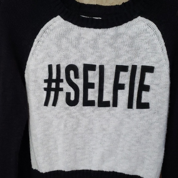 Black and White #SELFIE Sweater - Picture 2 of 3